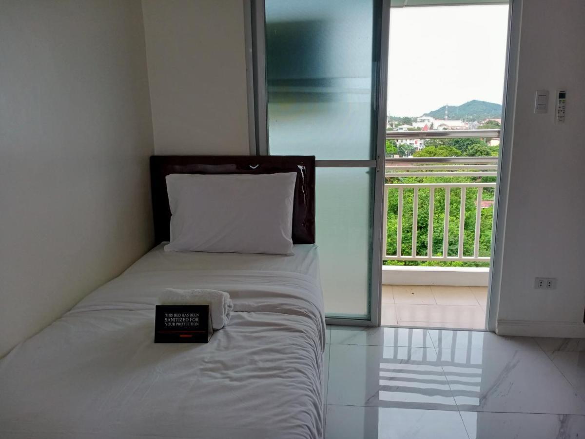 Centtro Residences Los Banos  Exterior photo
